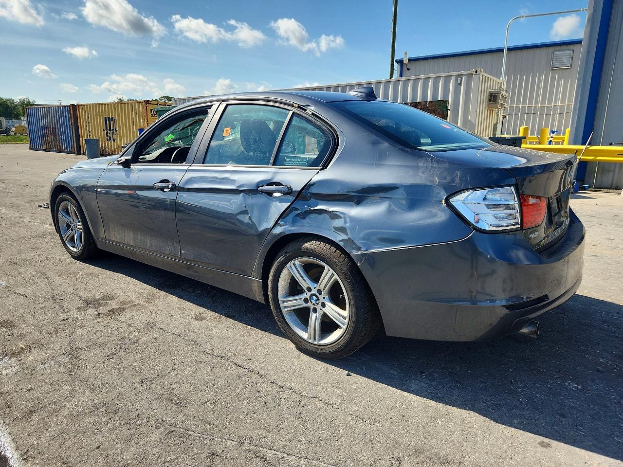 2015 BMW 320 I — снимка 2