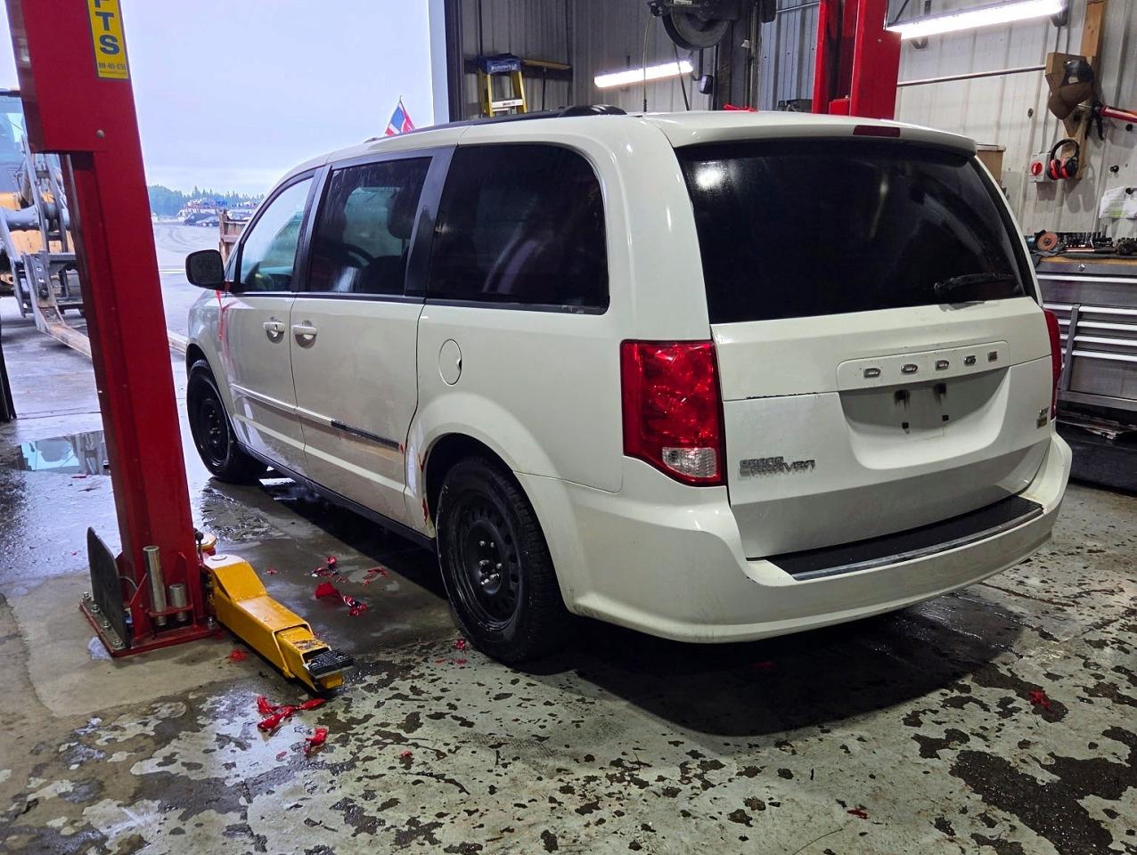 2015 DODGE GRAND CARAVAN SE — снимка 2