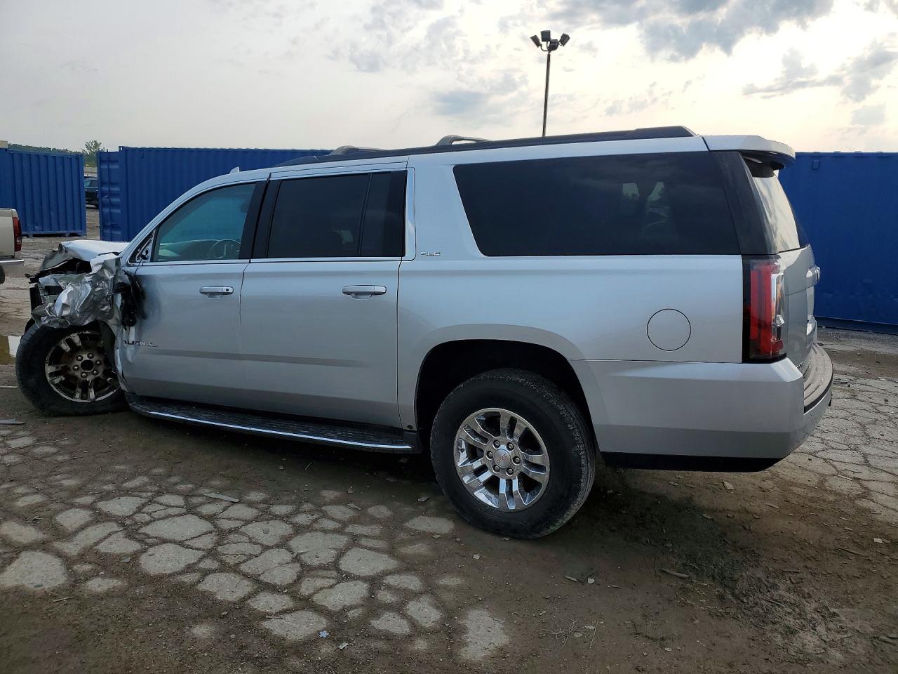2016 GMC YUKON XL K1500 SLE — снимка 2