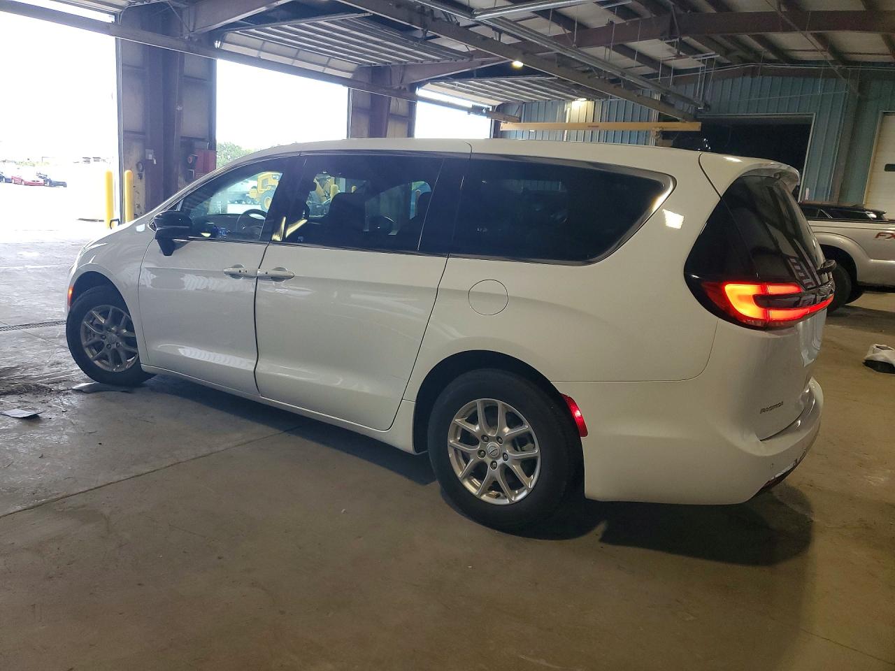 2025 CHRYSLER PACIFICA SELECT — снимка 2