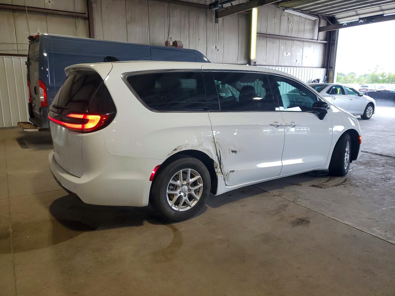 2025 CHRYSLER PACIFICA SELECT — снимка 3