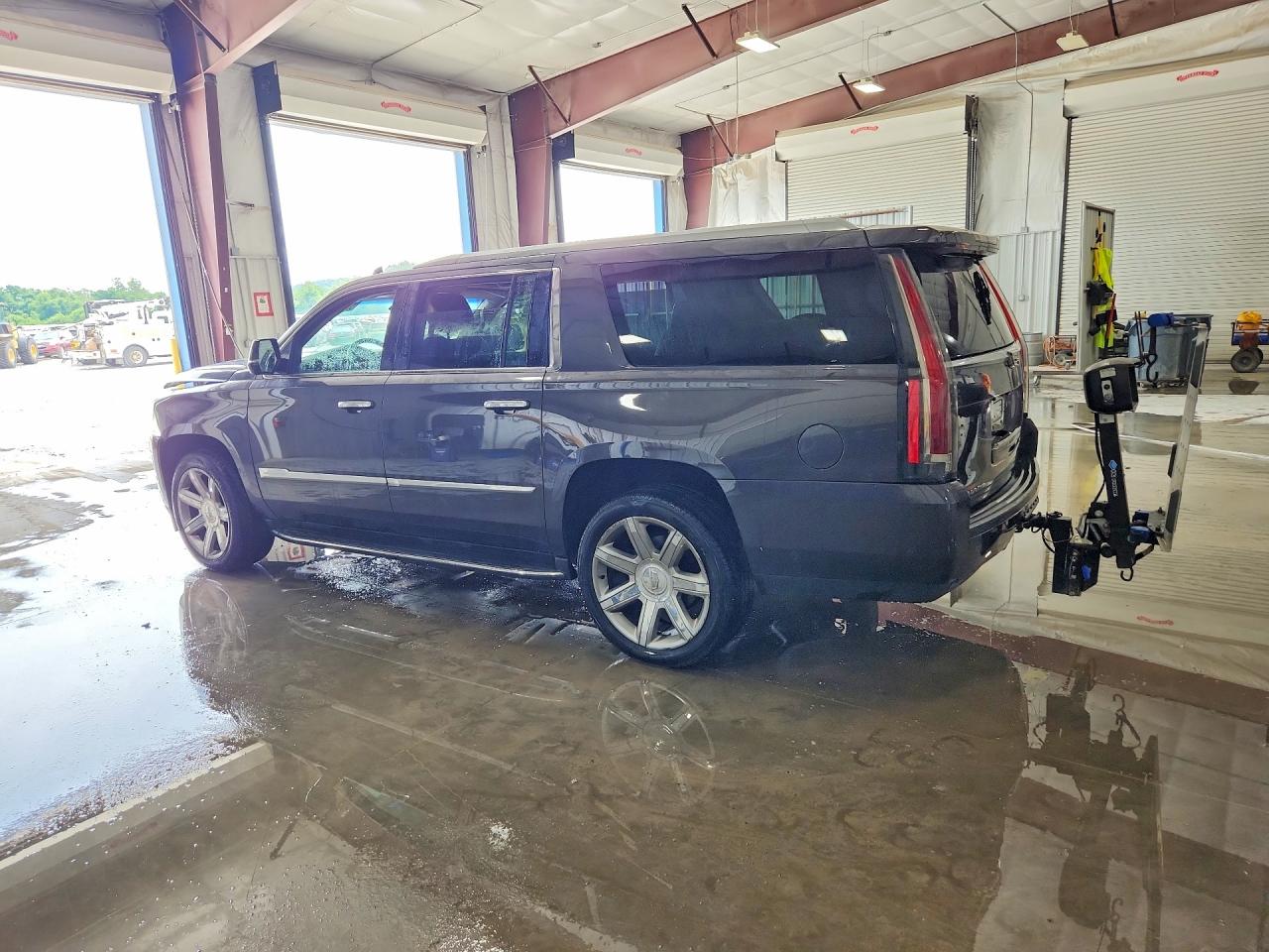 2018 CADILLAC ESCALADE ESV LUXURY — снимка 2