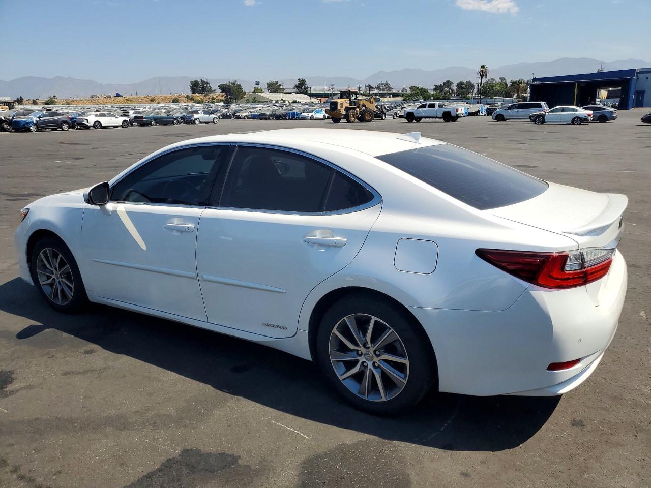 2018 LEXUS ES 300H — снимка 2