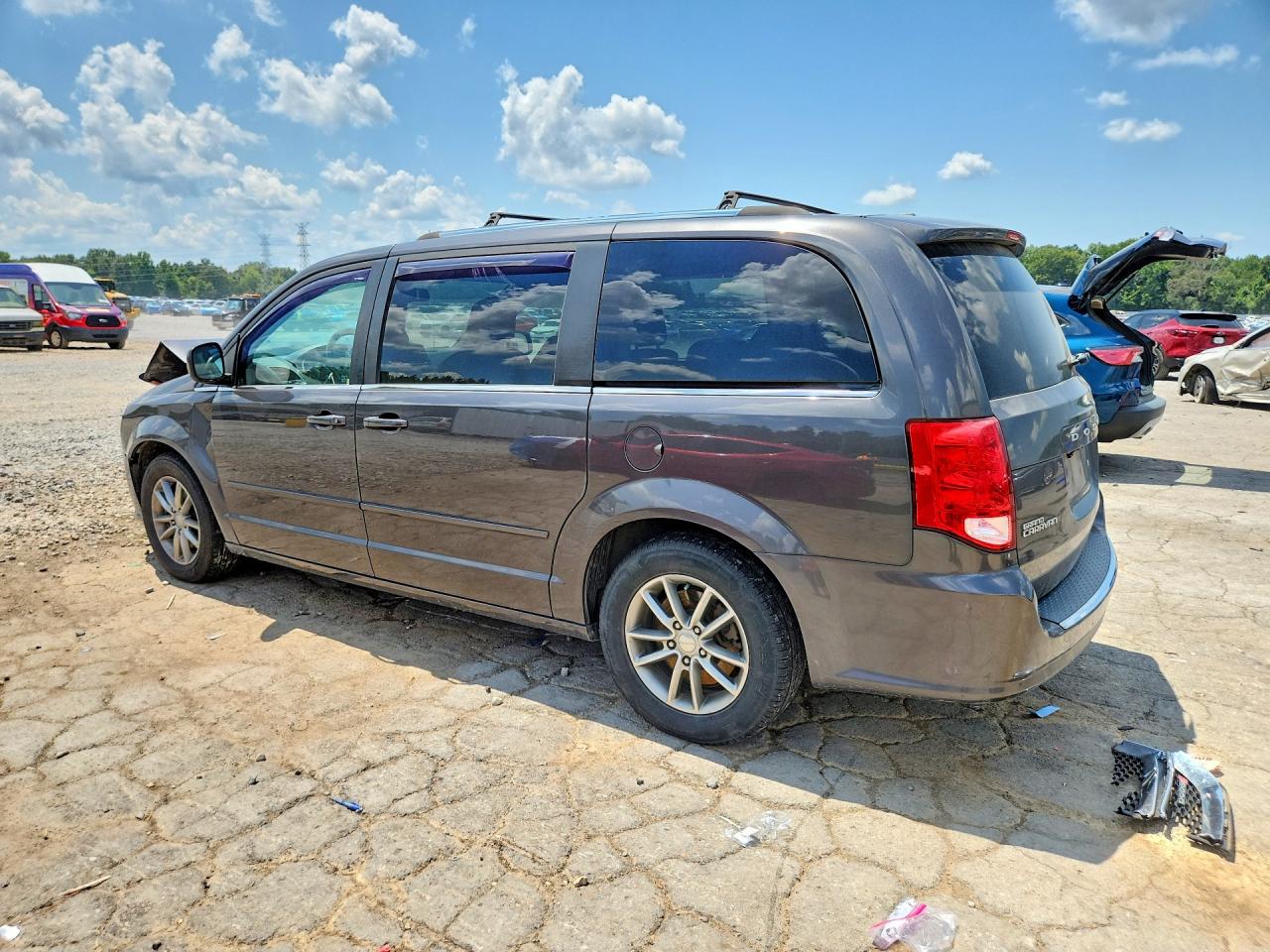 2015 DODGE GRAND CARAVAN SXT — снимка 2