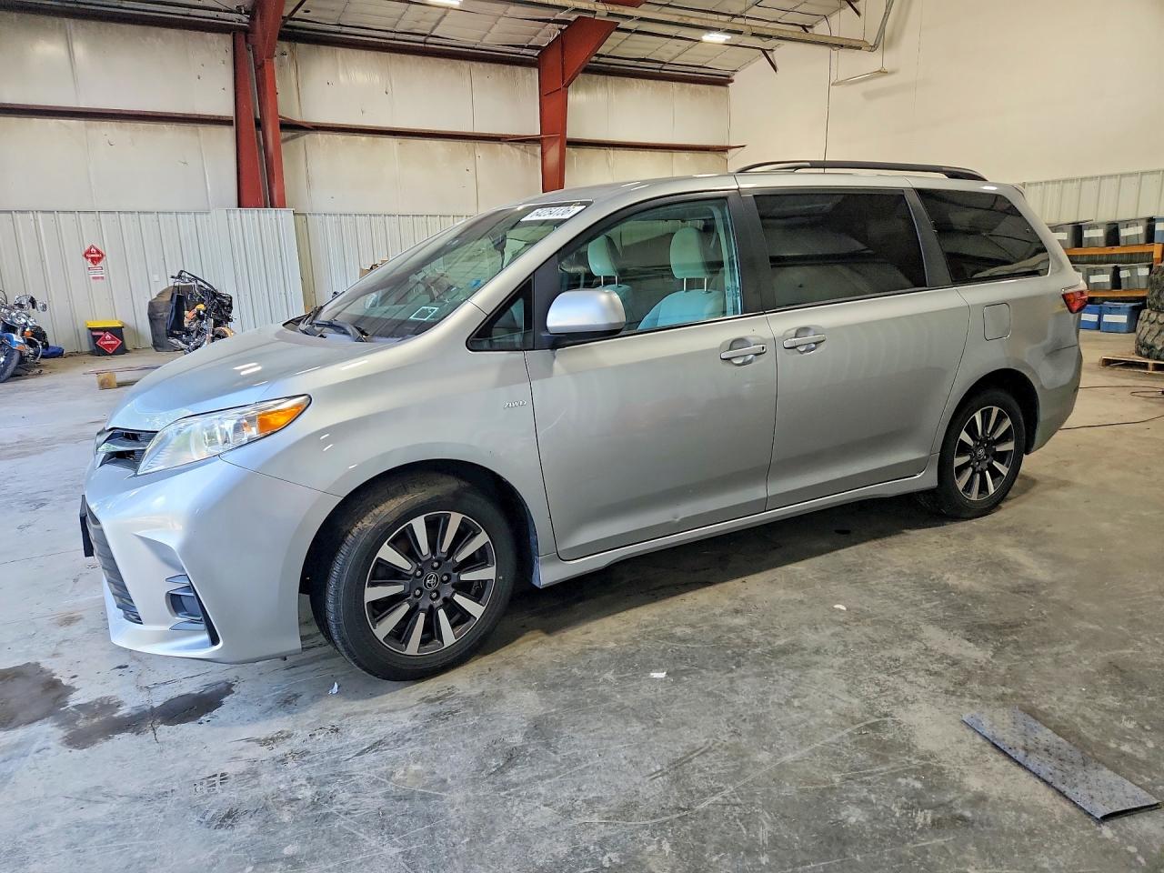 2020 TOYOTA SIENNA LE