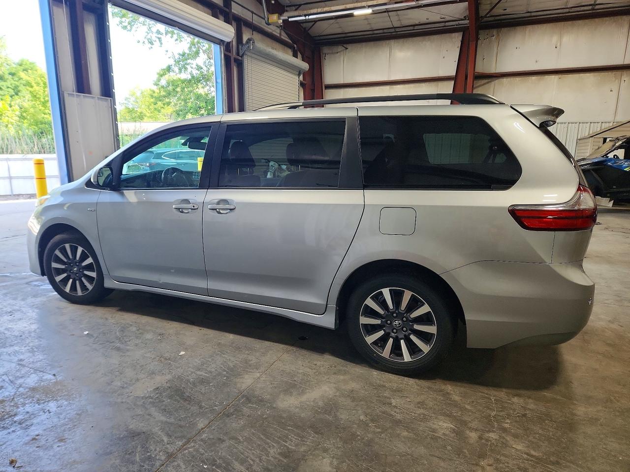 2020 TOYOTA SIENNA LE — снимка 2