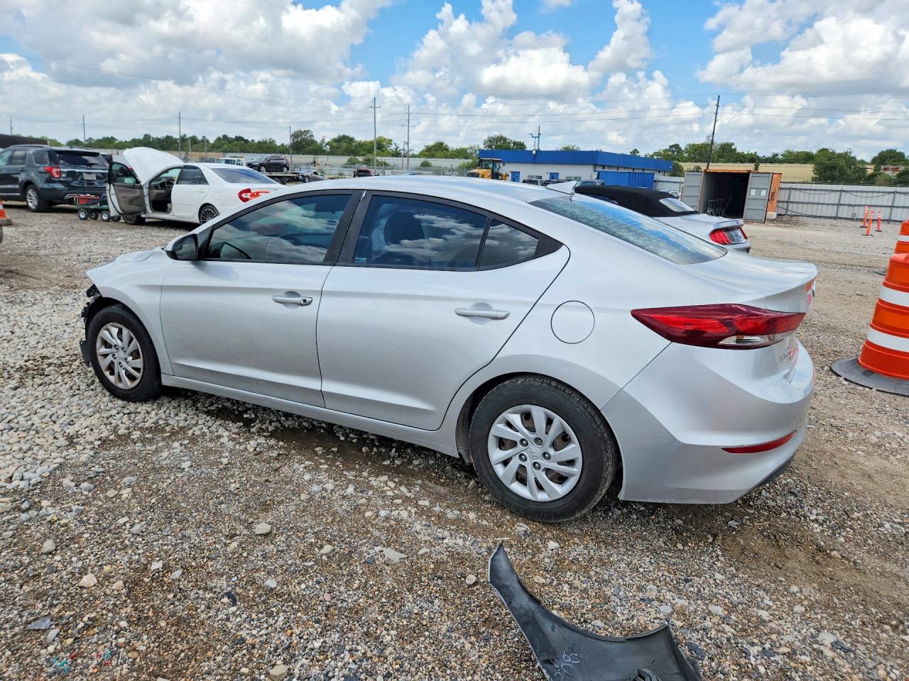 2018 HYUNDAI ELANTRA SE — снимка 2
