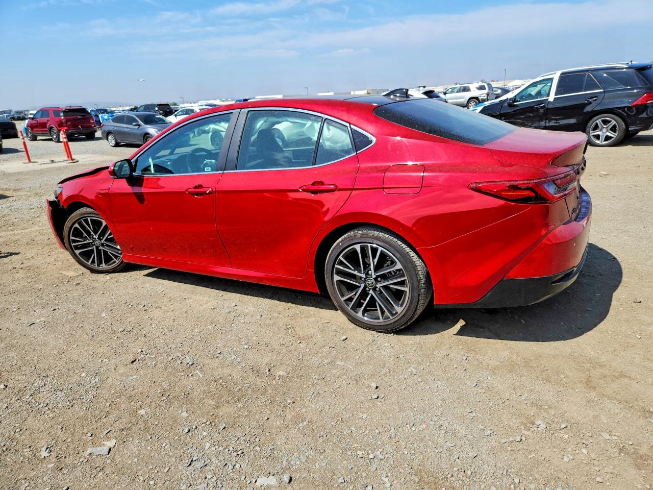 2025 TOYOTA CAMRY XLE — снимка 2