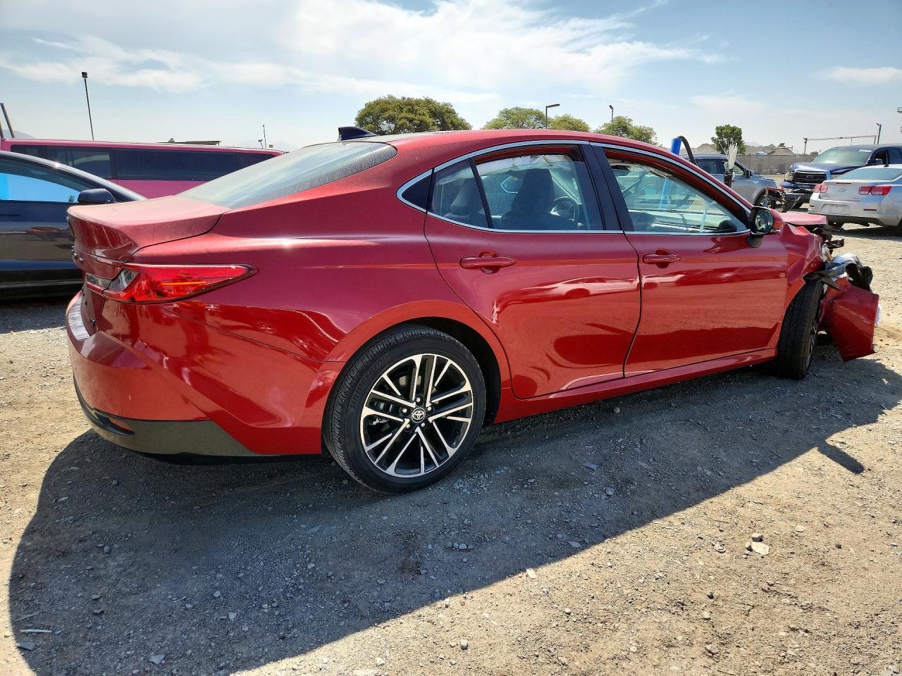 2025 TOYOTA CAMRY XLE — снимка 3