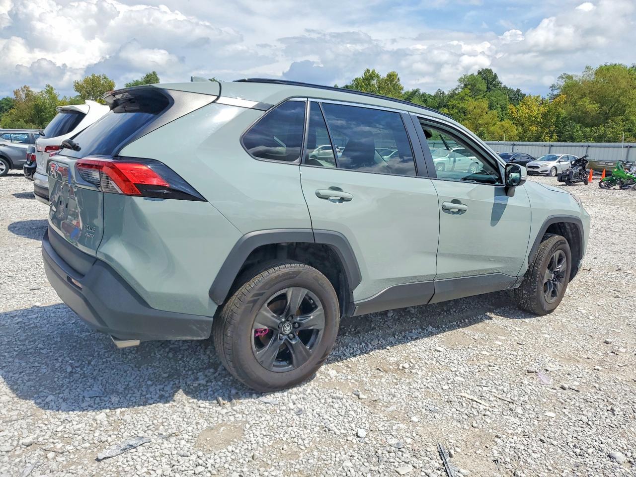 2020 TOYOTA RAV4 XLE — снимка 3