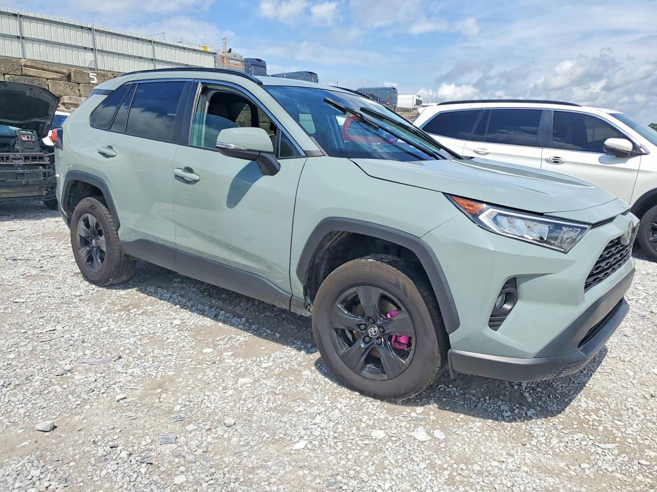 2020 TOYOTA RAV4 XLE — снимка 4