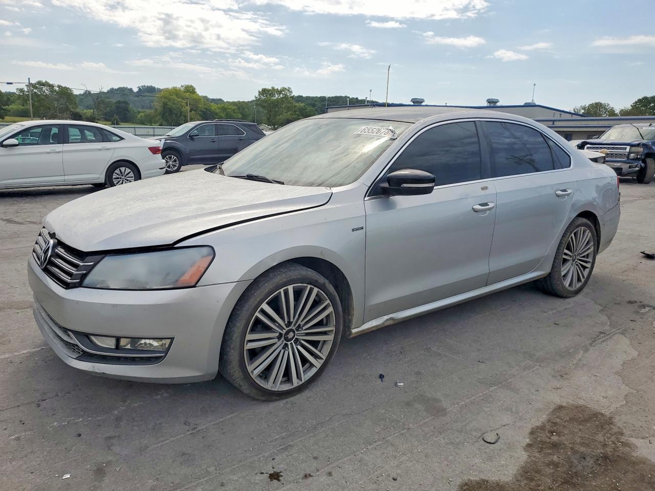 2015 VOLKSWAGEN PASSAT SE