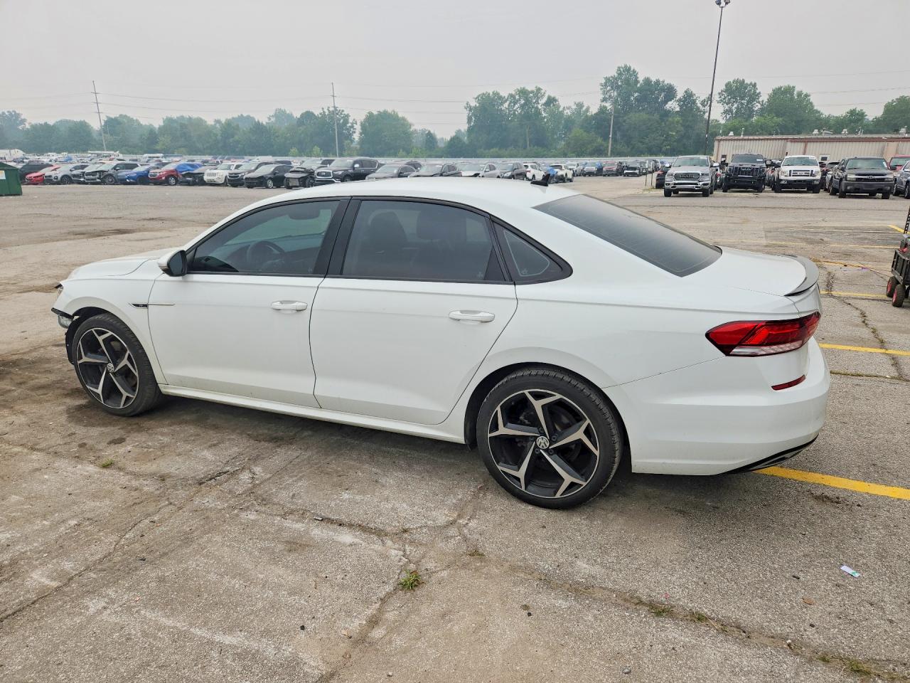 2020 VOLKSWAGEN PASSAT R-LINE — снимка 2