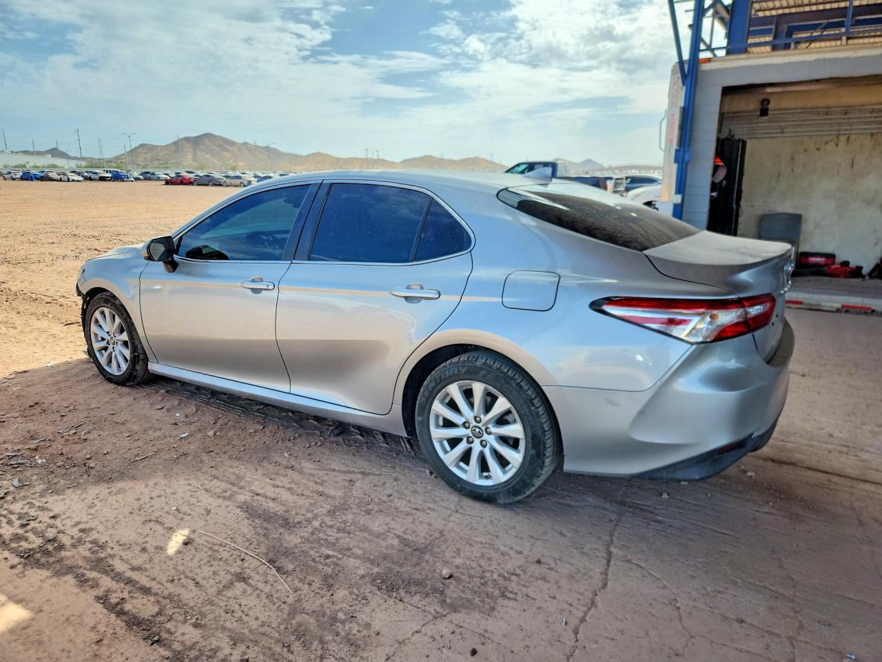 2019 TOYOTA CAMRY LE — снимка 2