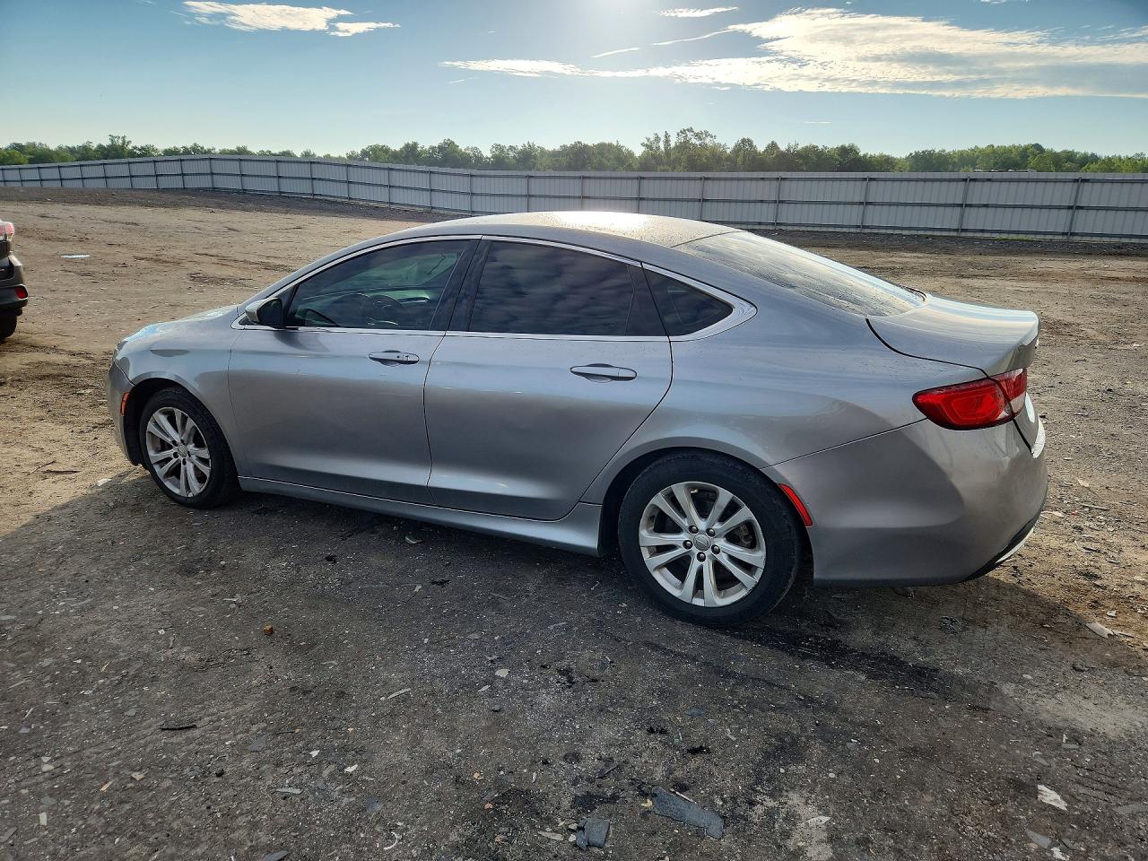 2015 CHRYSLER 200 LIMITED — снимка 2