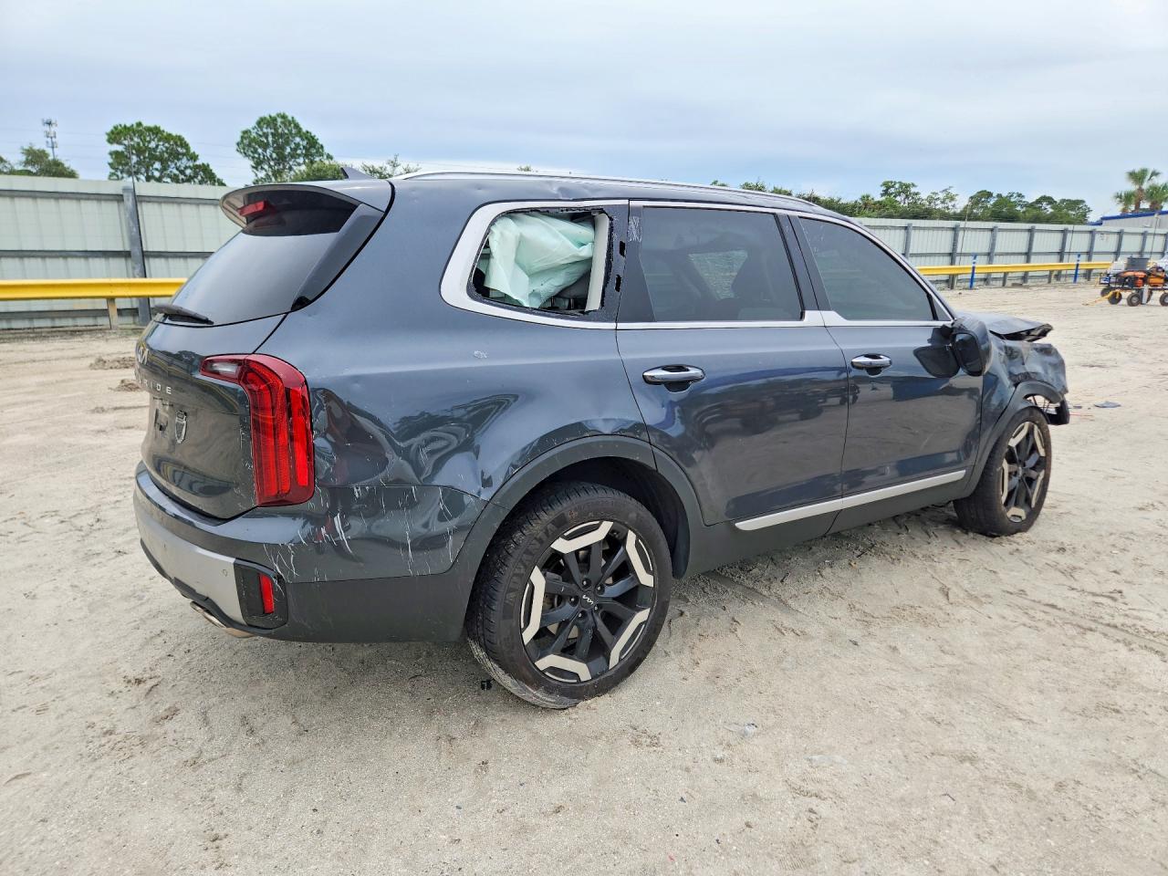 2023 KIA TELLURIDE S — снимка 3