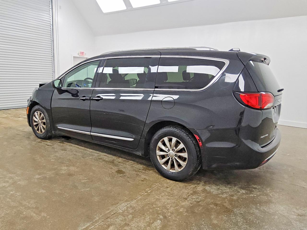 2019 CHRYSLER PACIFICA TOURING L — снимка 2