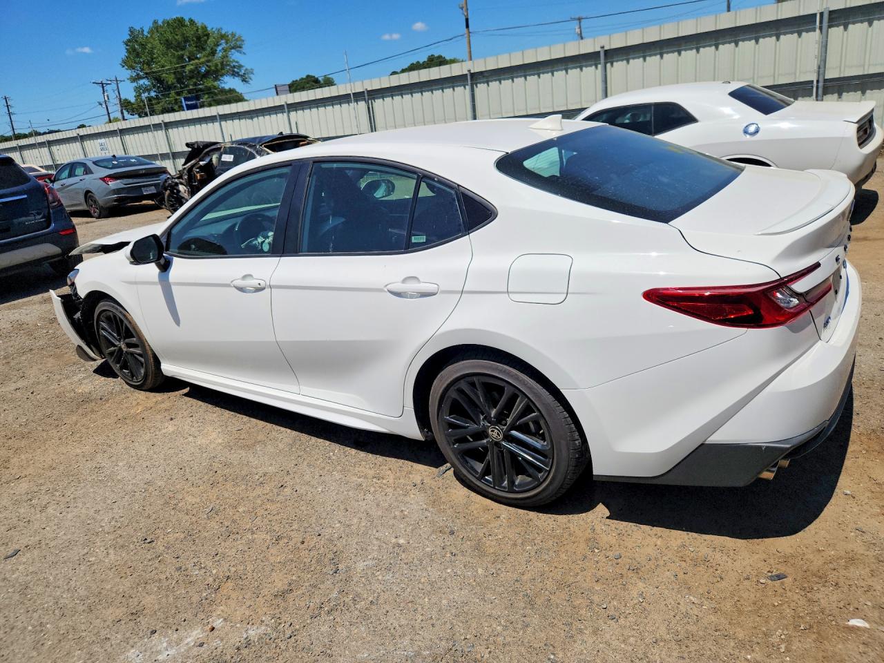 2025 TOYOTA CAMRY SE — снимка 2