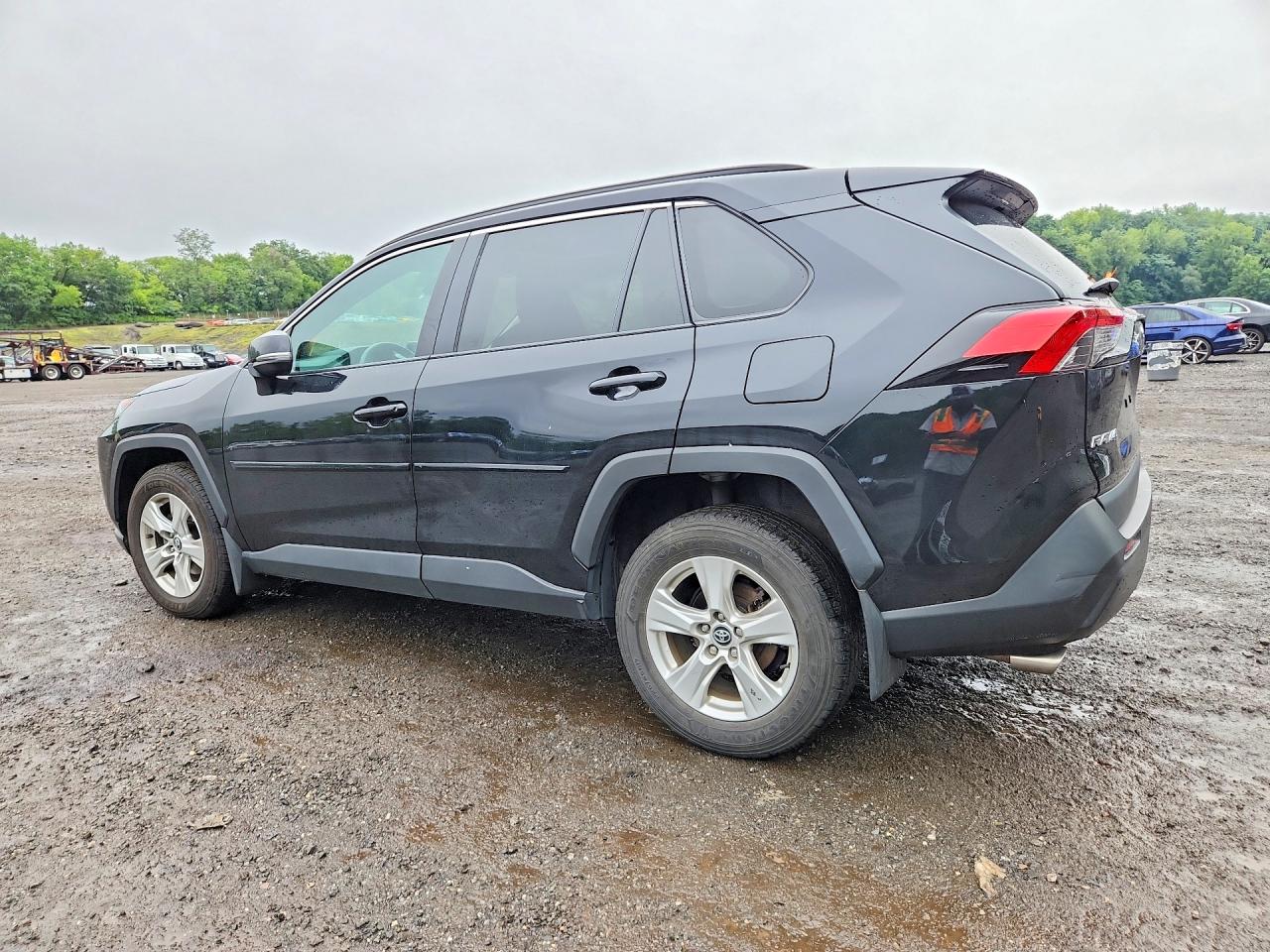 2020 TOYOTA RAV4 XLE — снимка 2