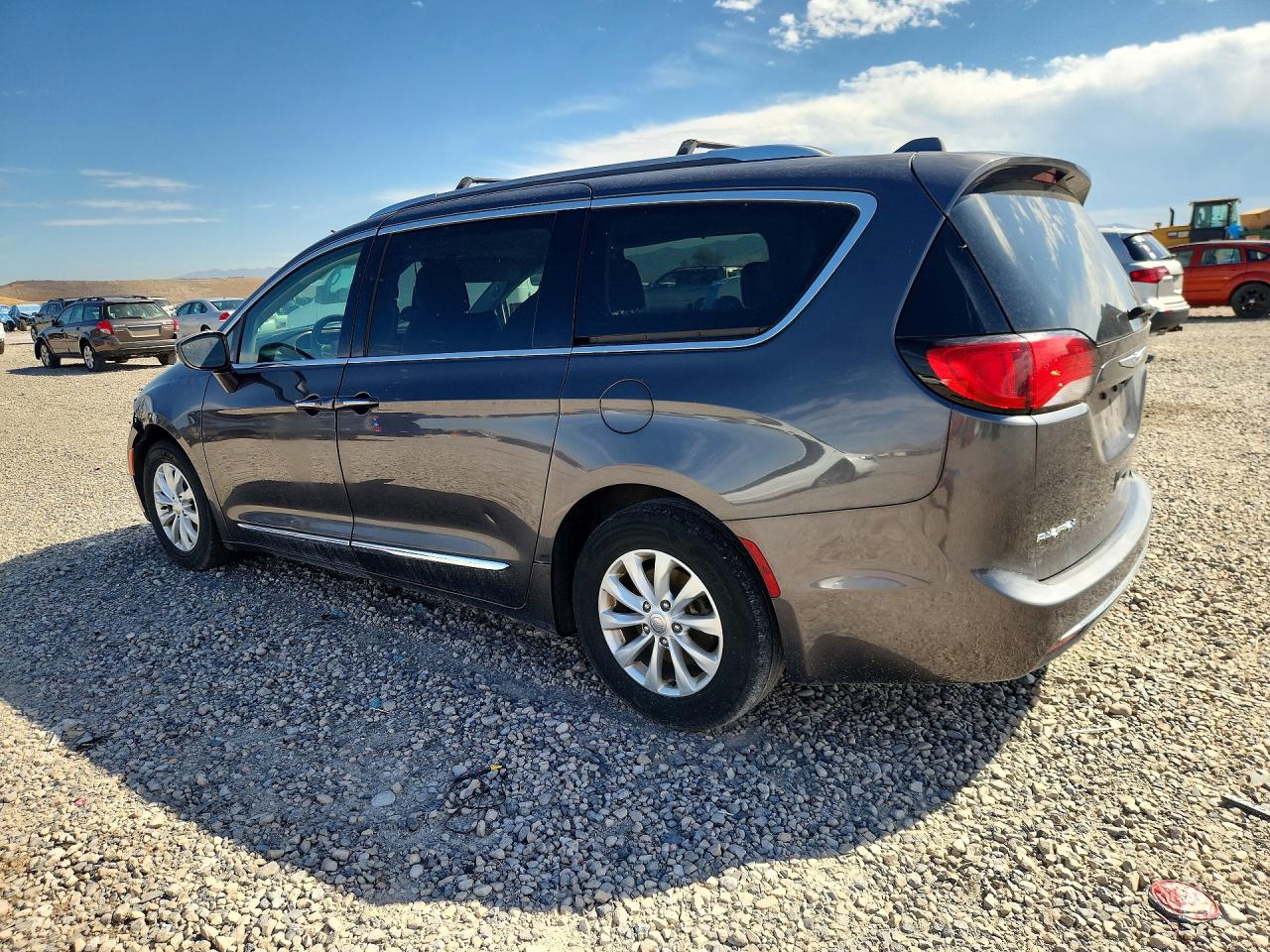 2019 CHRYSLER PACIFICA TOURING L — снимка 2