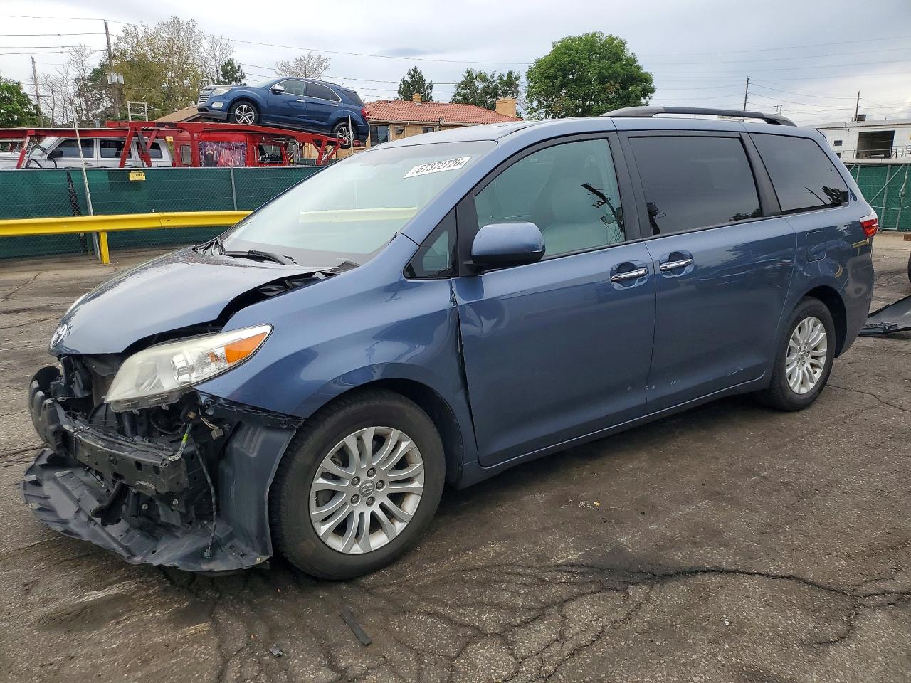 2017 TOYOTA SIENNA XLE 8-PASSENGER