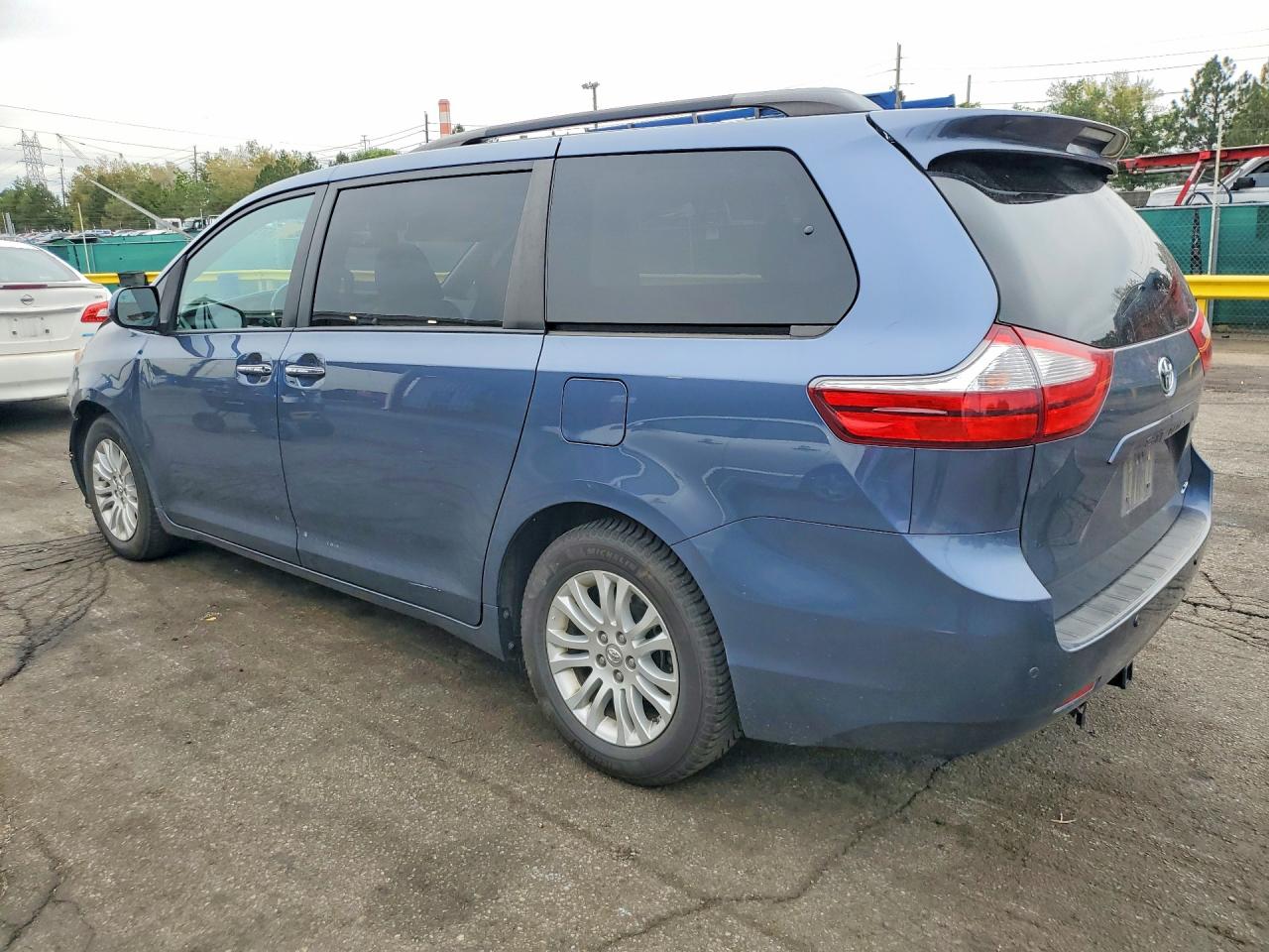 2017 TOYOTA SIENNA XLE 8-PASSENGER — снимка 2