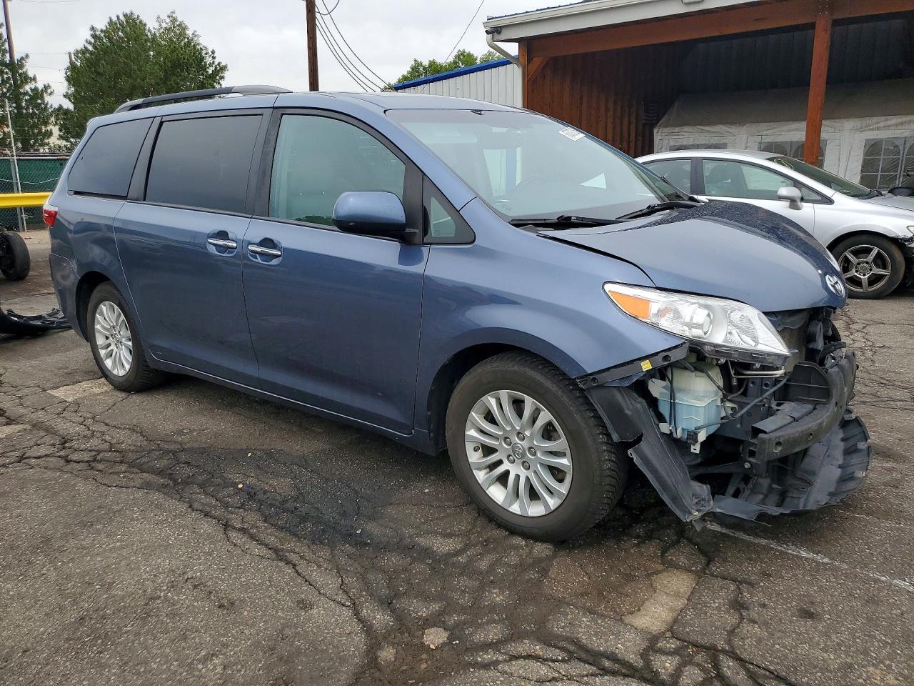 2017 TOYOTA SIENNA XLE 8-PASSENGER — снимка 4
