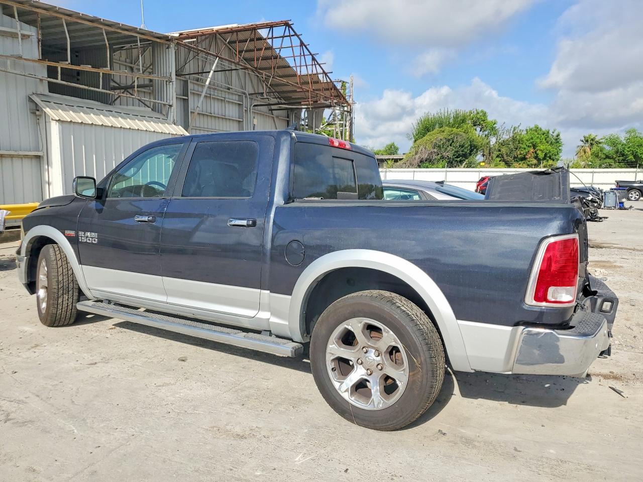 2017 RAM 1500 LARAMIE — снимка 2