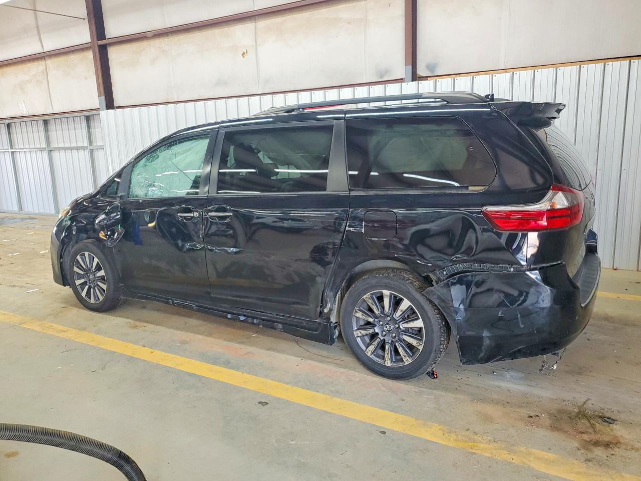 2020 TOYOTA SIENNA LIMITED PREMIUM 7-PASSENGER — снимка 2
