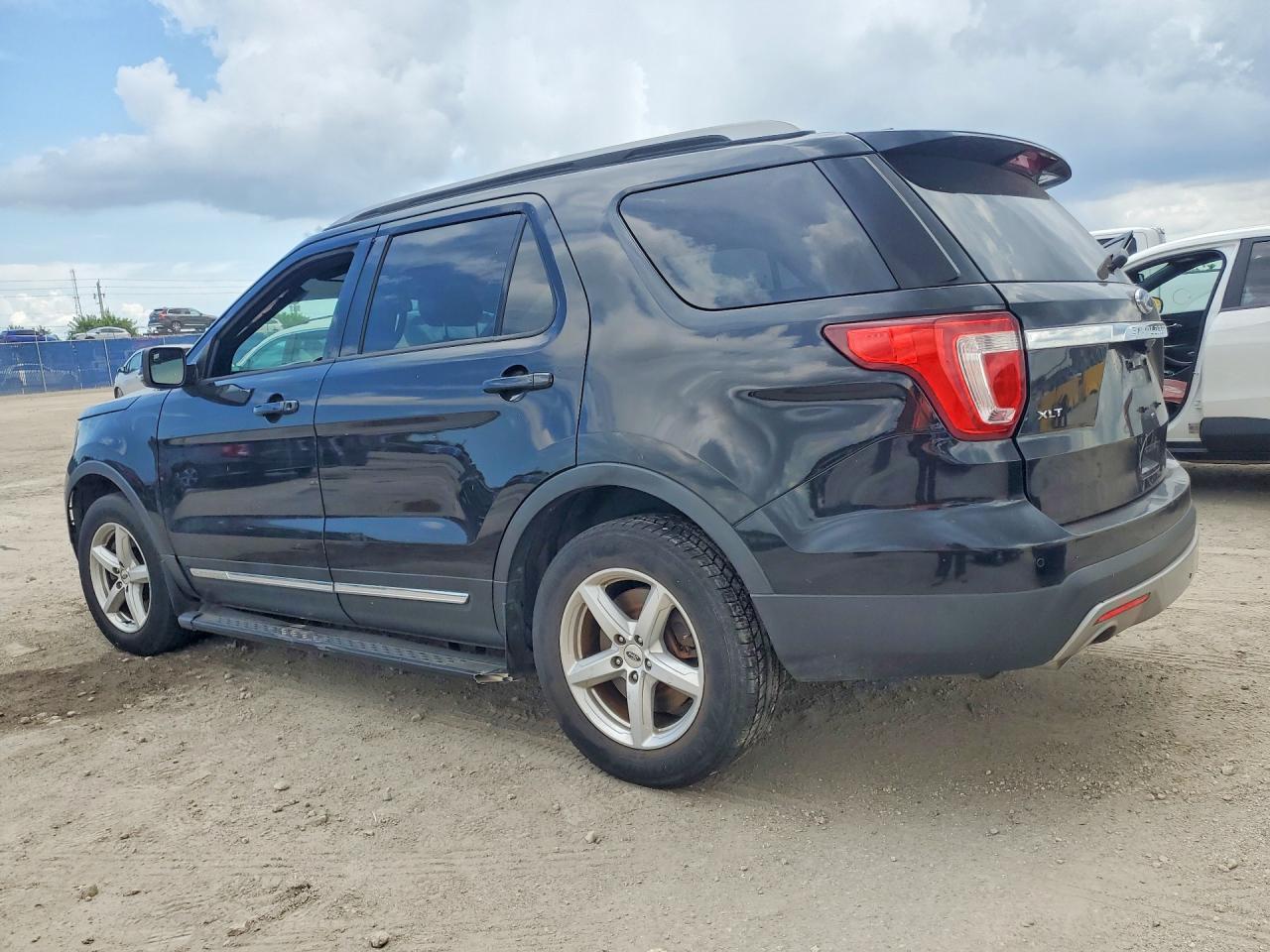 2017 FORD EXPLORER XLT — снимка 2