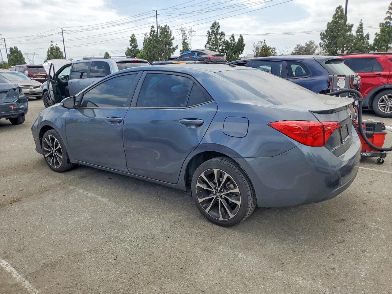 2017 TOYOTA COROLLA XSE — снимка 2