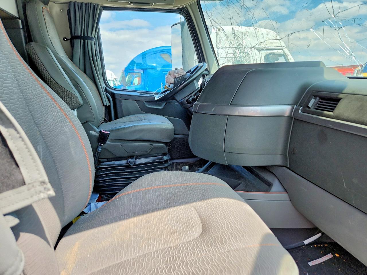 2025 VOLVO VNL — снимка 5