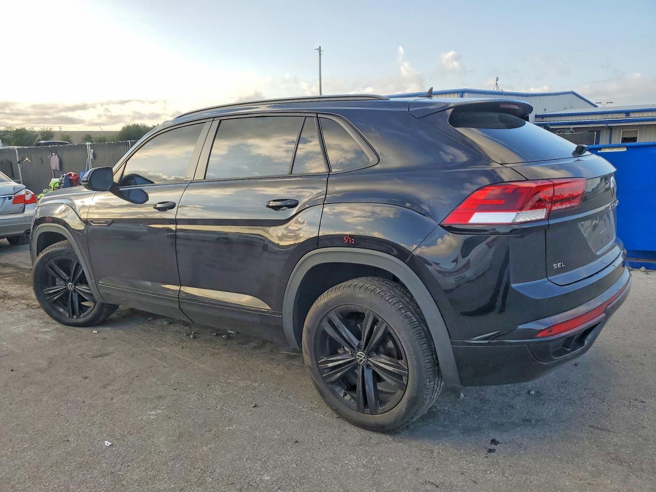 2023 VOLKSWAGEN ATLAS CROSS SPORT SEL R-LINE — снимка 2