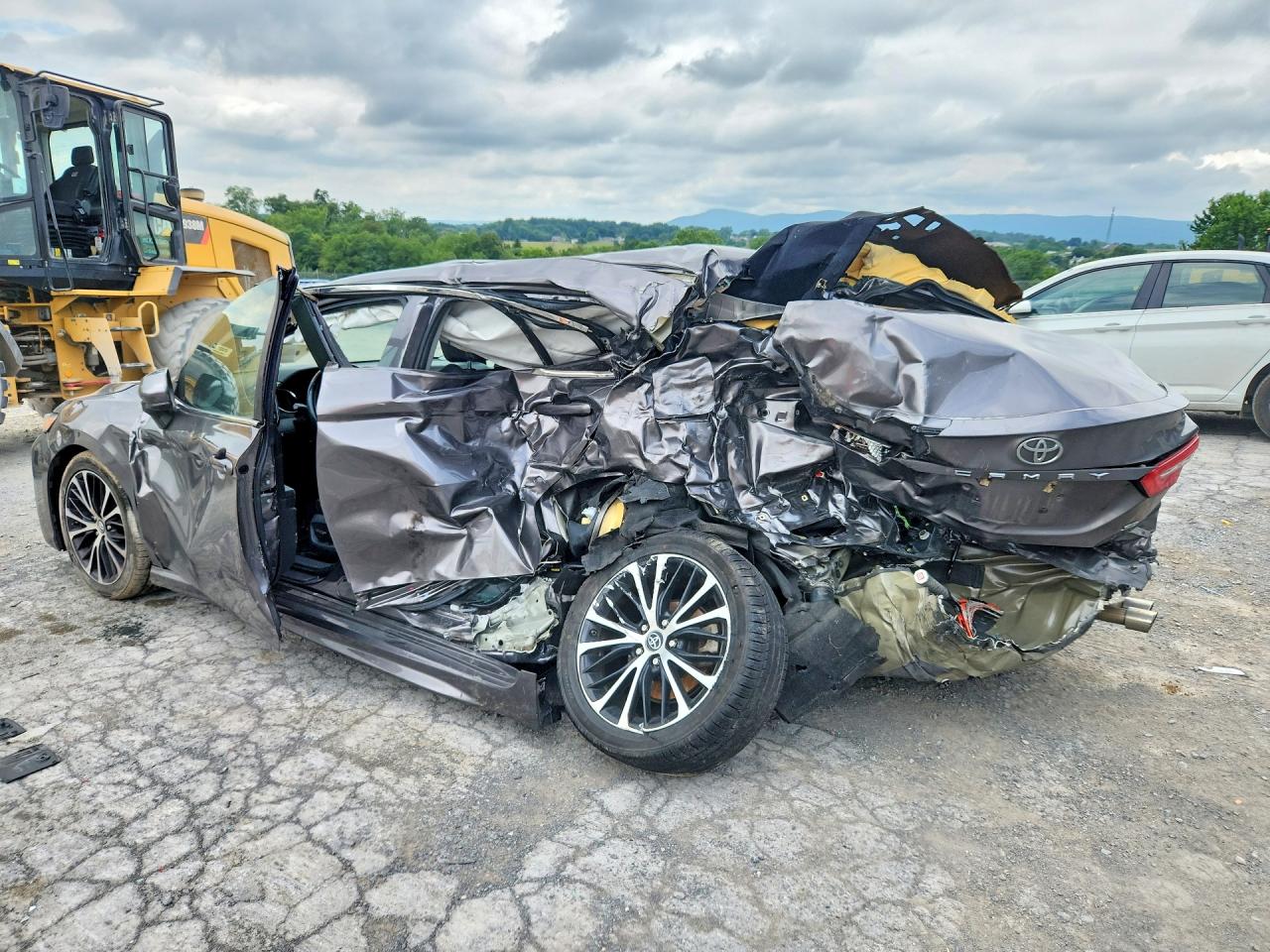 2019 TOYOTA CAMRY SE — снимка 2