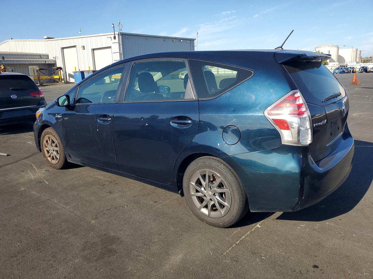 2017 TOYOTA PRIUS V TWO — снимка 2