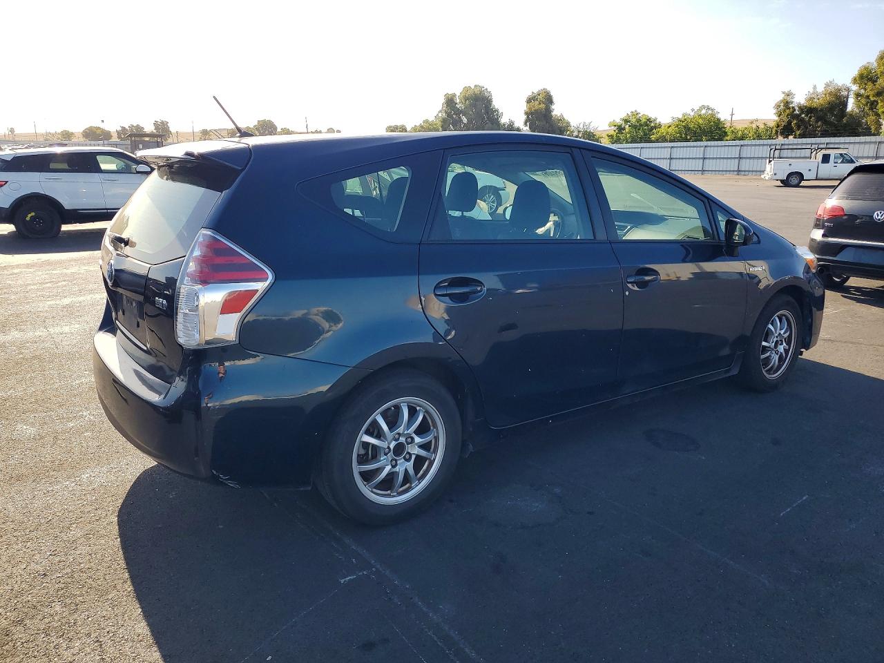 2017 TOYOTA PRIUS V TWO — снимка 3