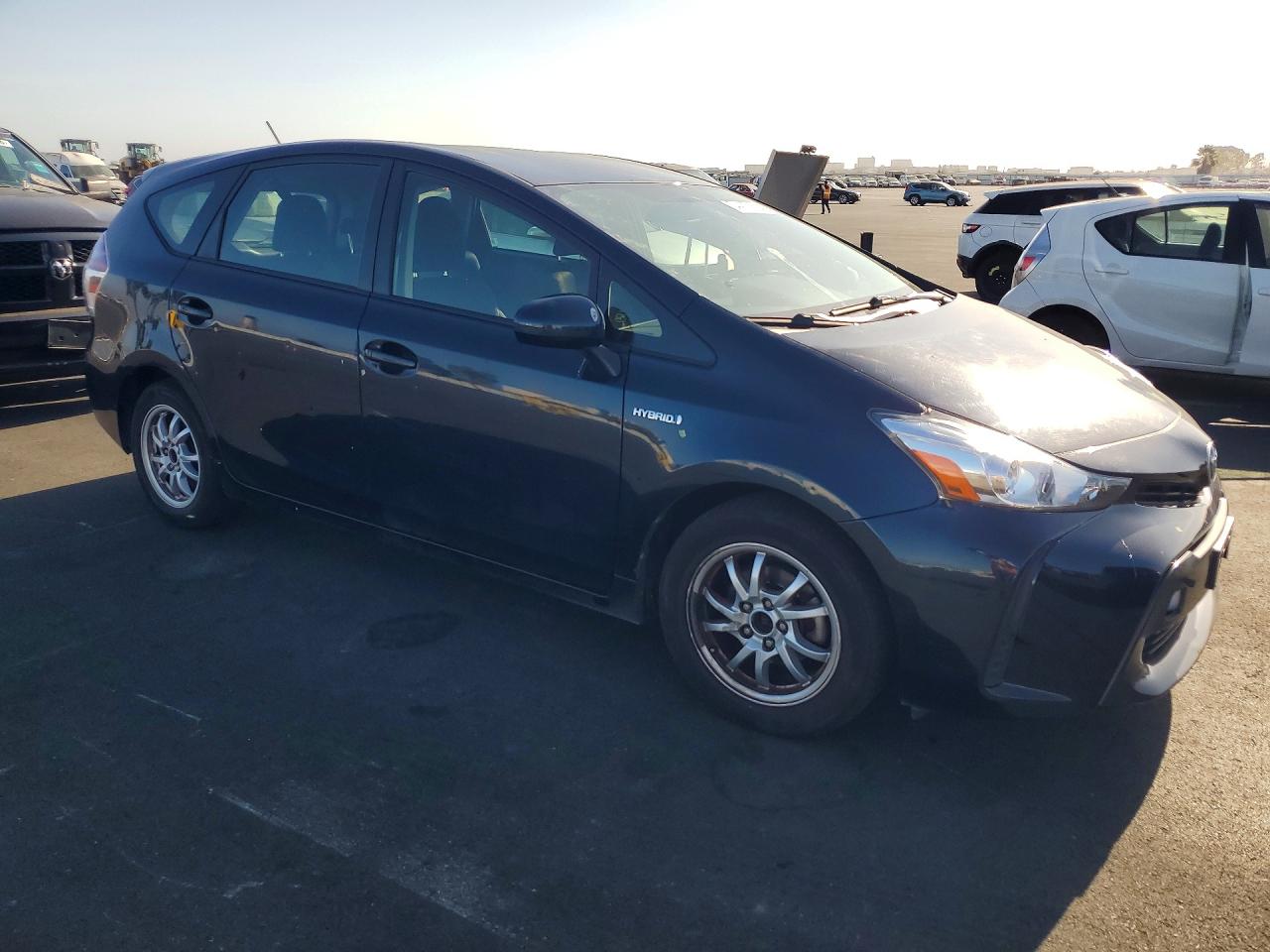 2017 TOYOTA PRIUS V TWO — снимка 4