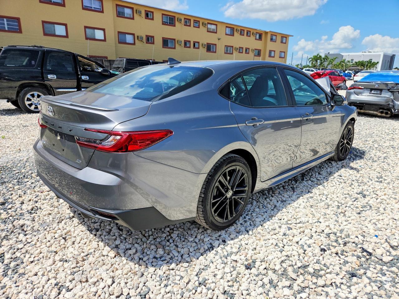 2025 TOYOTA CAMRY SE — снимка 3