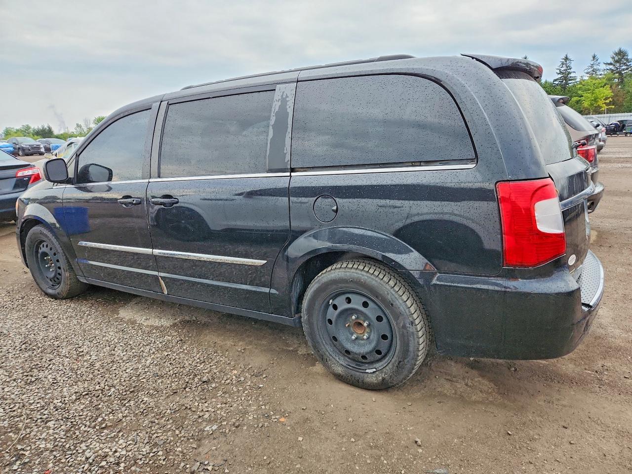 2016 CHRYSLER TOWN & COUNTRY TOURING L — снимка 2