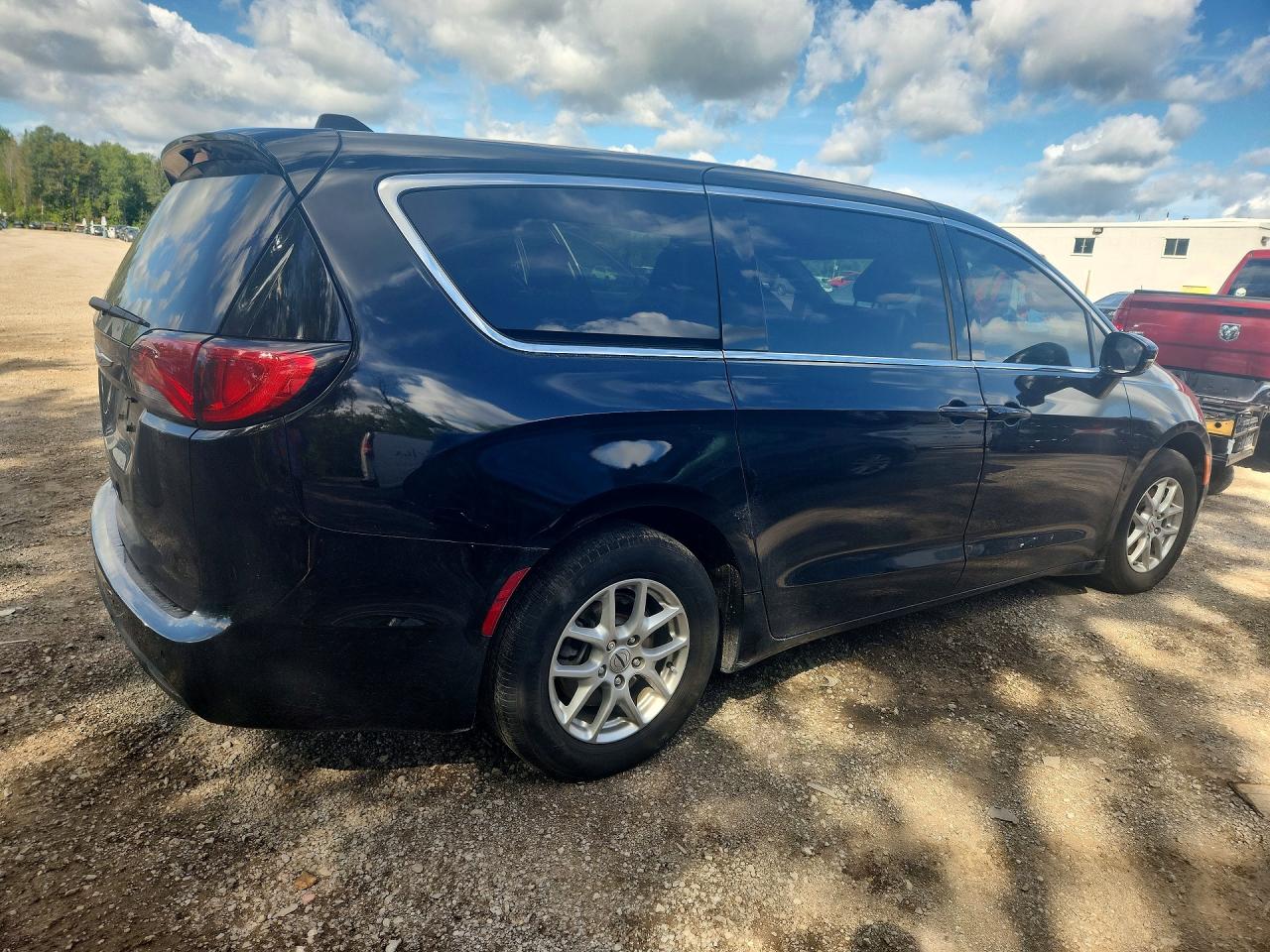 2025 CHRYSLER GRAND CARAVAN SXT — снимка 3