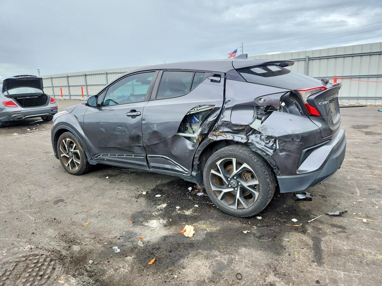 2021 TOYOTA C-HR XLE — снимка 2