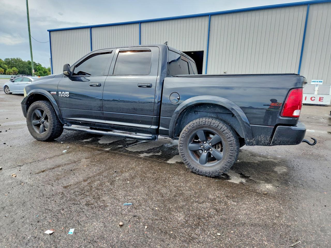2015 RAM 1500 SLT — снимка 2