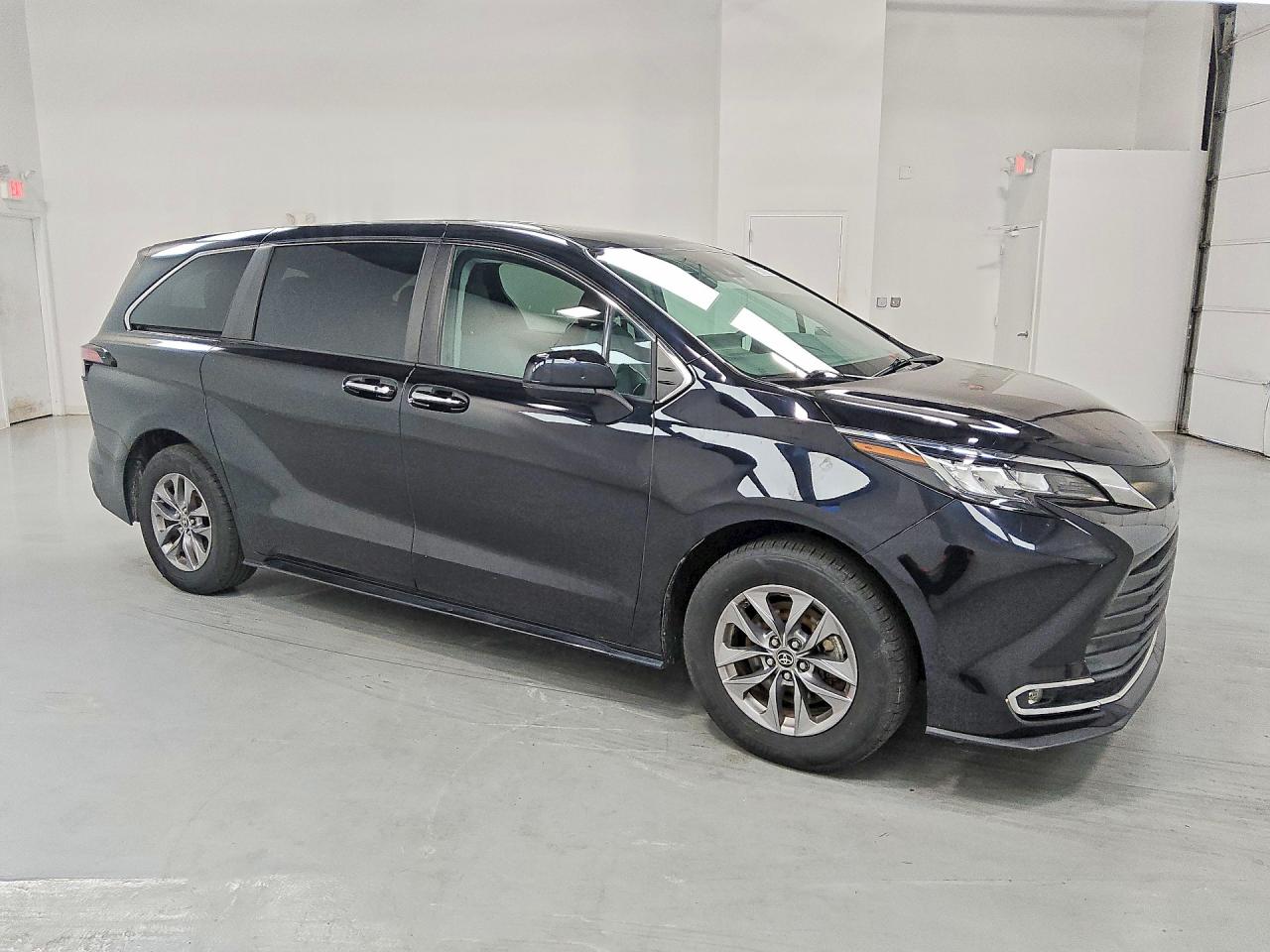 2022 TOYOTA SIENNA XLE — снимка 4