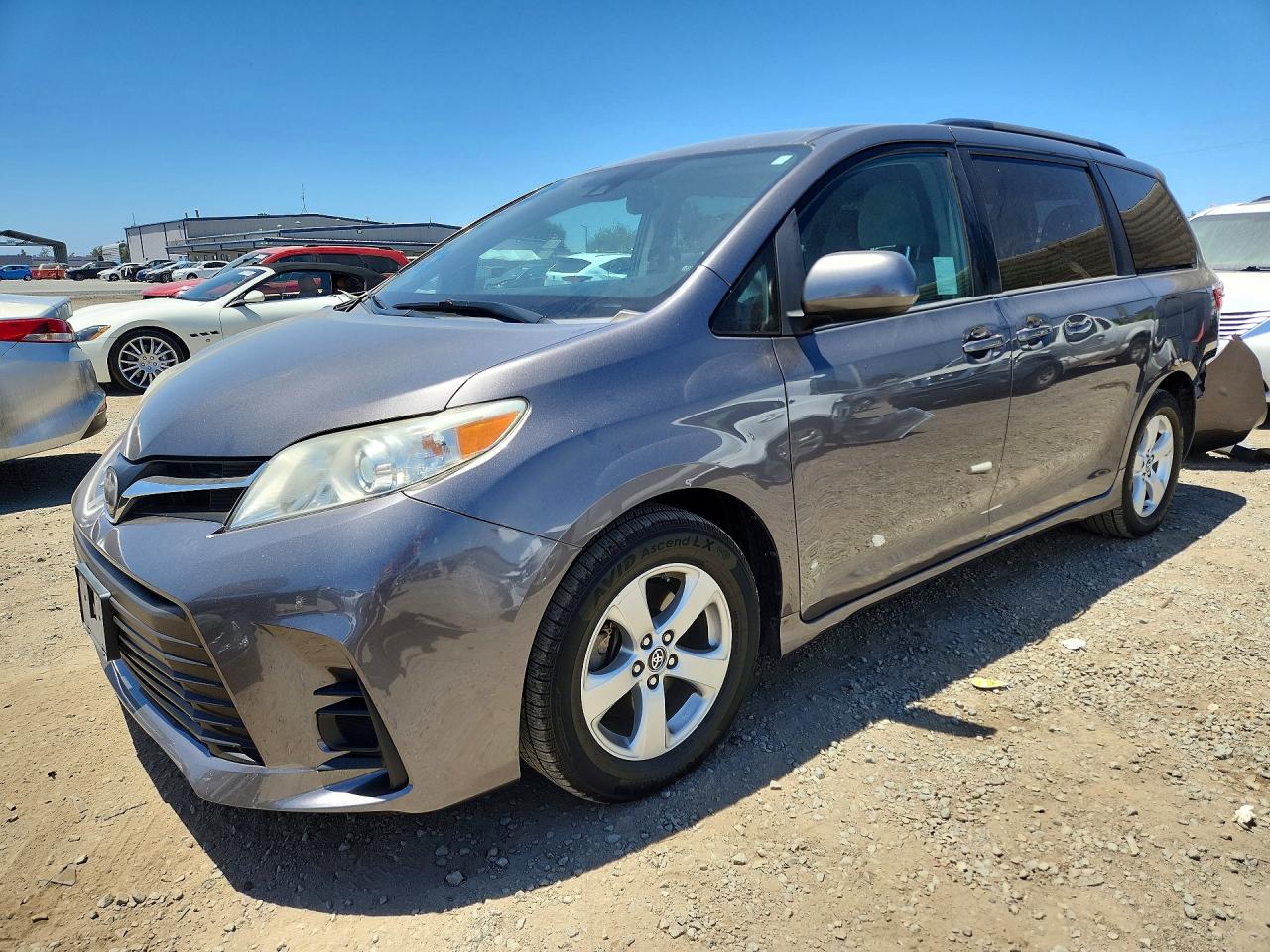 2018 TOYOTA SIENNA LE