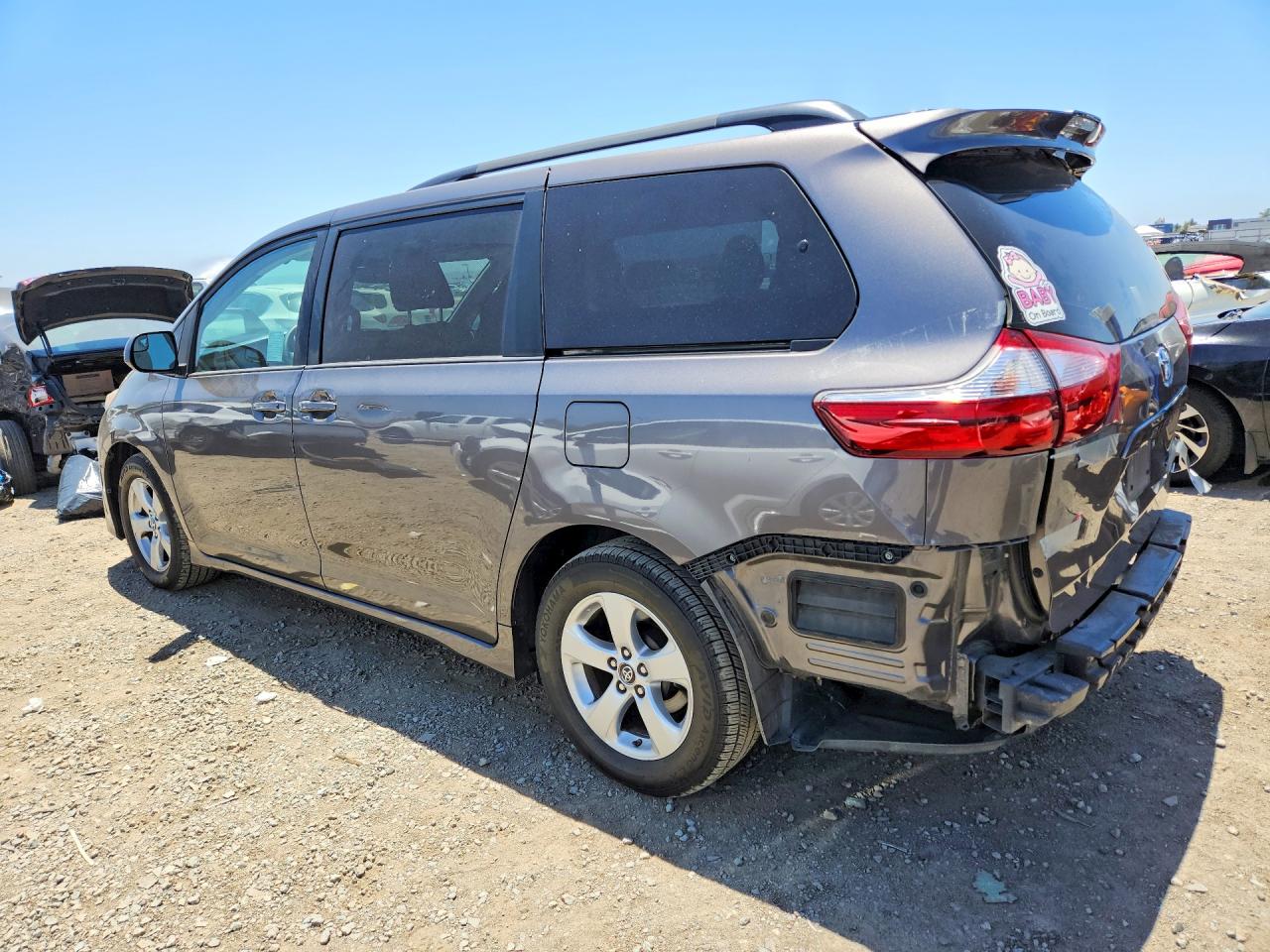 2018 TOYOTA SIENNA LE — снимка 2