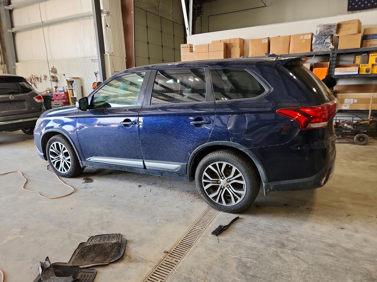 2017 MITSUBISHI OUTLANDER ES — снимка 2