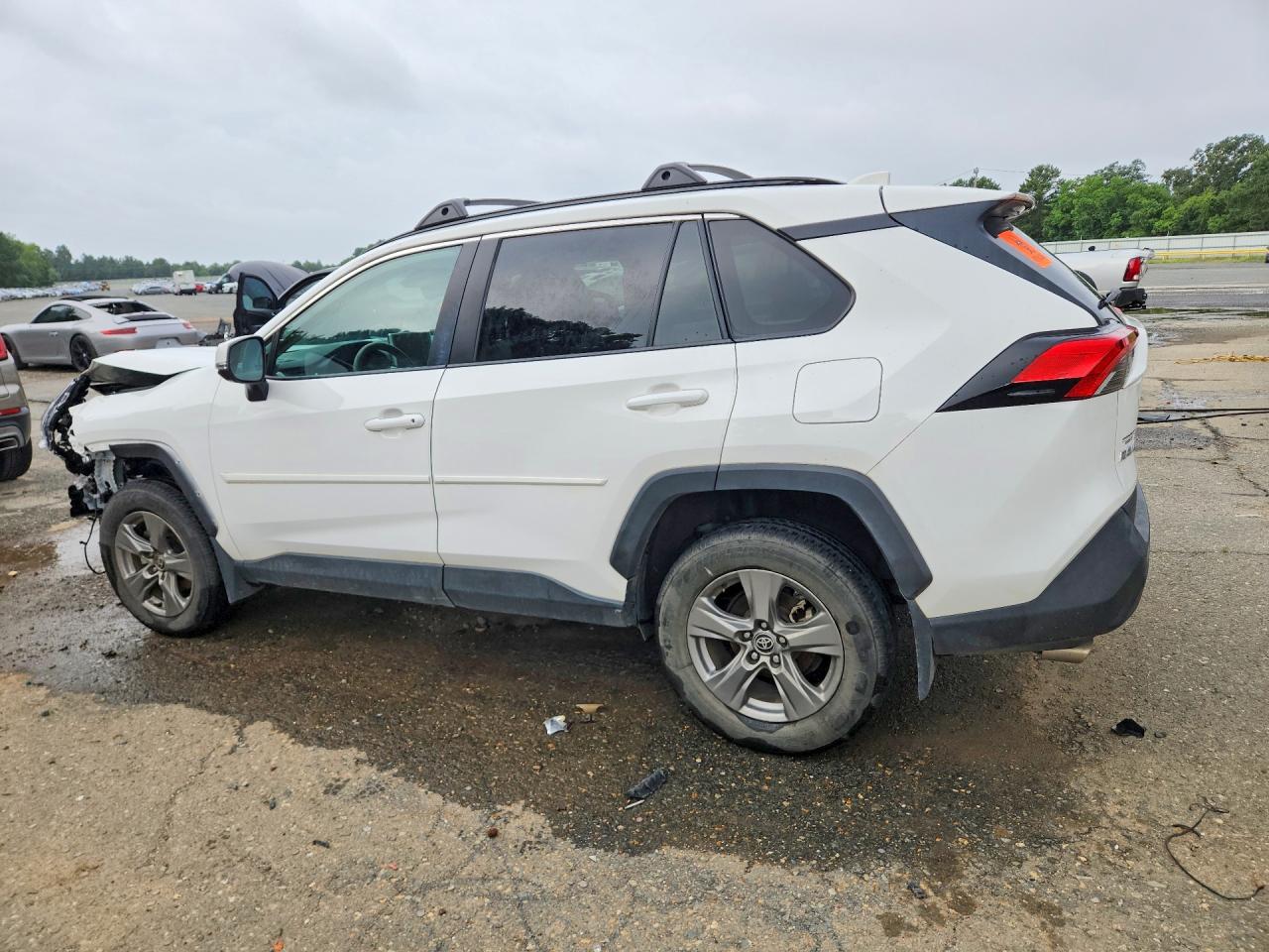 2024 TOYOTA RAV4 XLE — снимка 2