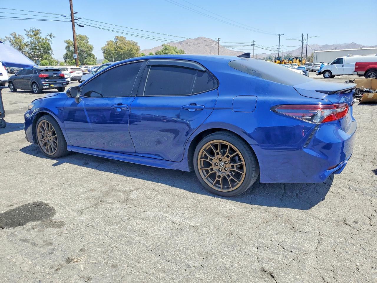 2023 TOYOTA CAMRY SE NIGHTSHADE — снимка 2