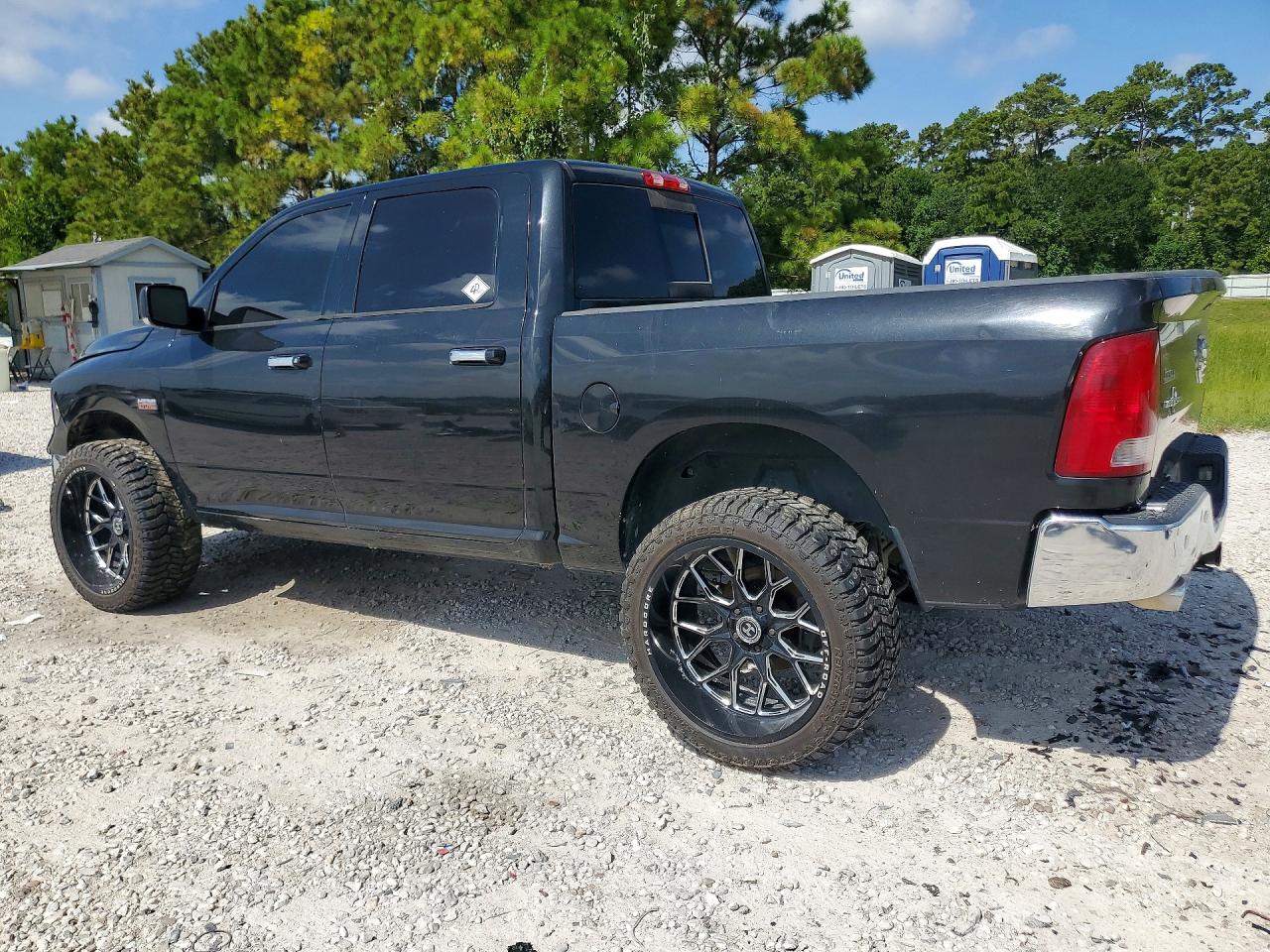 2016 RAM 1500 SLT — снимка 2
