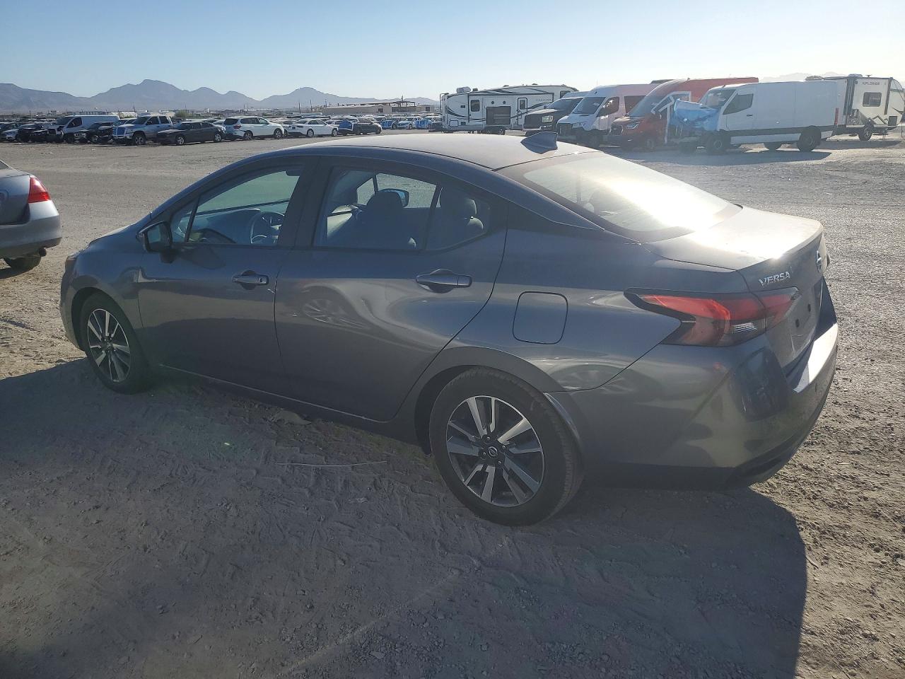 2020 NISSAN VERSA SV — снимка 2